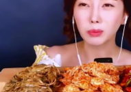 吃货小姐姐吃炸螃蟹,吃货小姐姐的炸螃蟹美食之旅